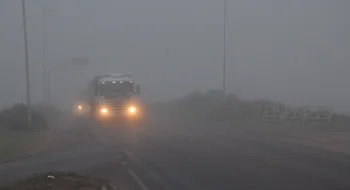 Atención al tránsito: alerta por niebla en Bahía y todo el Sudoeste Bonaerense