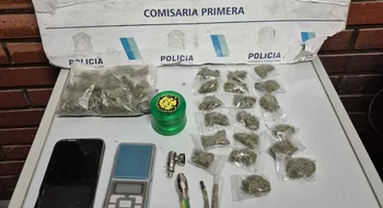 Detectado por las cámaras: atraparon a un adolescente vendiendo marihuana