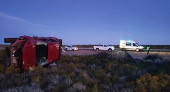 Volcó una camioneta que iba de El Calafate a Bahía Blanca: dos personas resultaron heridas