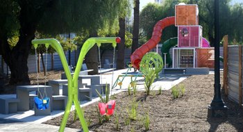 Va tomando forma el nuevo sector de juegos de la plaza Rivadavia 