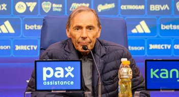 Russo, tras caer con Atlético Tucumán: “Perdimos porque el referí no cobró una falta a Paredes”