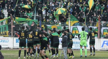 Promocional: Comercial ganó en Punta Alta y clasificó a la final extra del Apertura