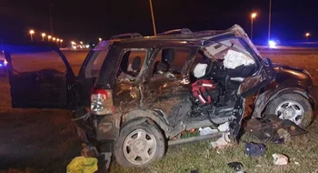 Fuerte choque entre dos camionetas en la rotonda de las rutas 85 y 51