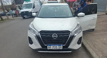 Una niña debió ser hospitalizada tras un accidente entre un auto y una moto