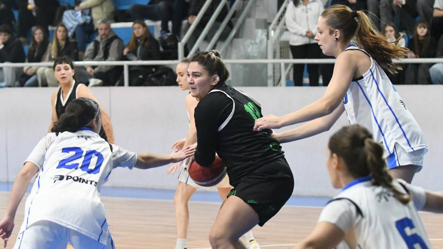 9 de Julio la tuvo complicada para dejar atrás a Villa Mitre y meterse en la final del Femenino