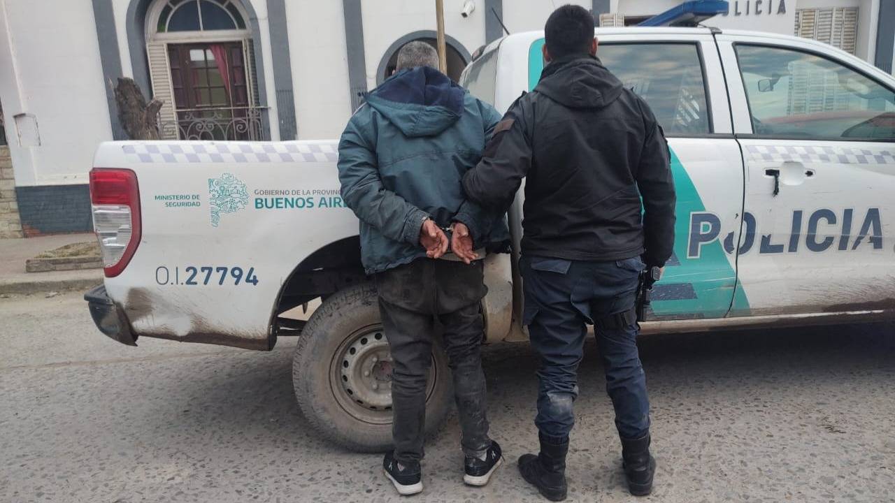 Un hombre fue detenido por retener a su pareja, quemarla y amenazarla de muerte