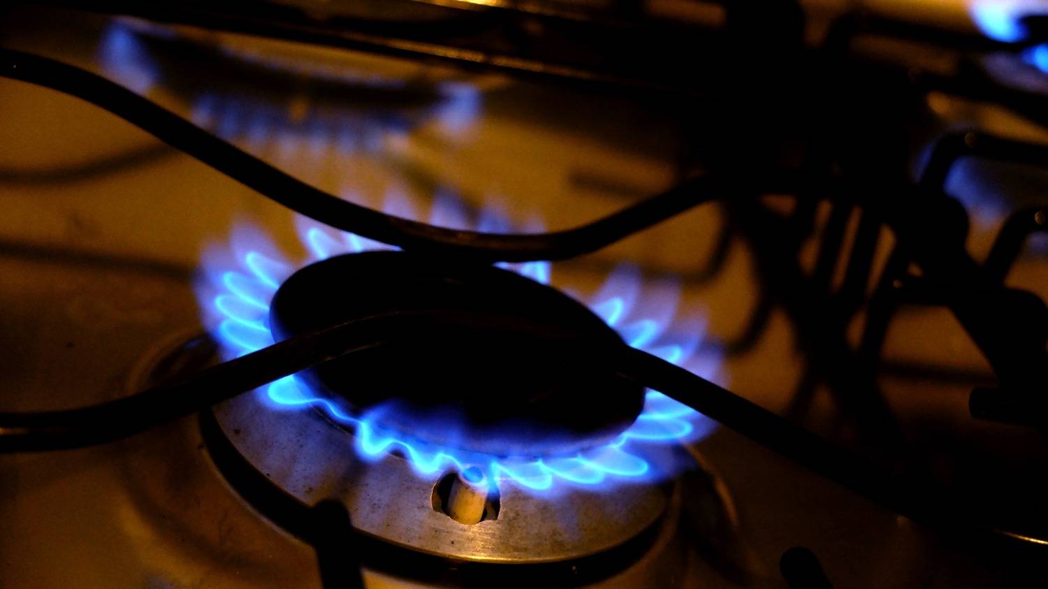Bolsillos más fríos en plena ola antártica: vuelve a aumentar el gas en Bahía y la región