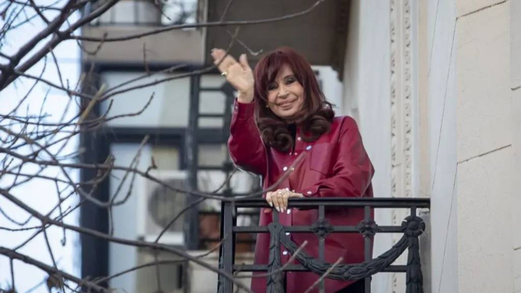 Causa Vialidad: la defensa de CFK busca frenar el remate de sus bienes
