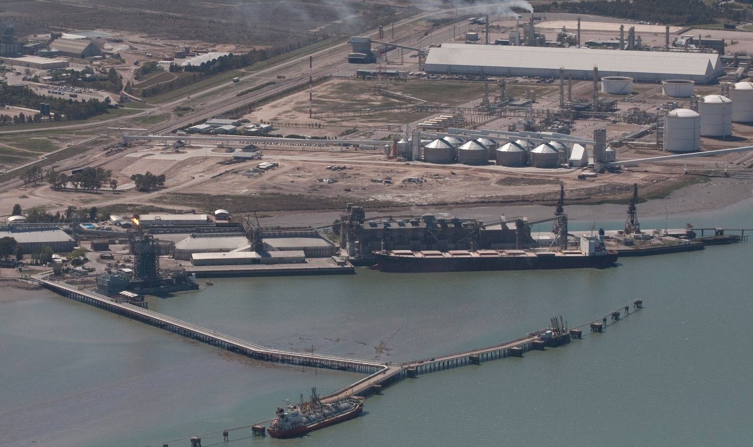 Dreyfus pone primera en Bahía Blanca: comienza la planta de USD 400 millones