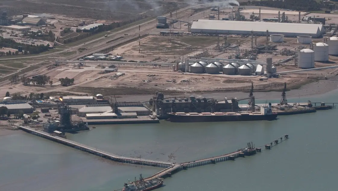 Dreyfus pone primera en Bahía Blanca: comienza la planta de USD 400 millones