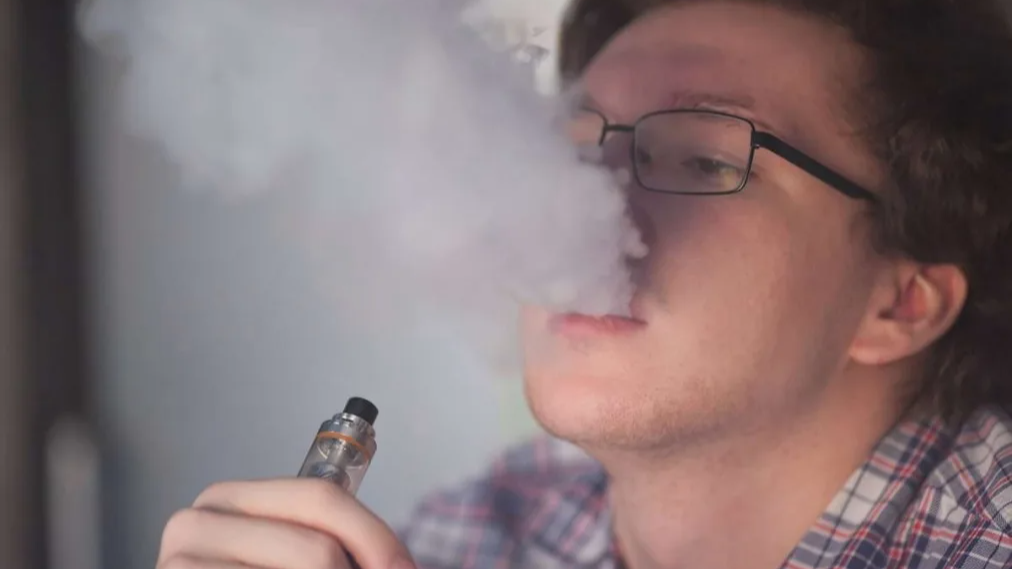 Los vapeadores deberán tener una advertencia sobre los riesgos de su uso para la salud