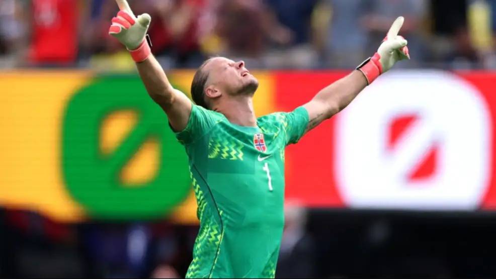 Orjan Nyland, el arquero sin club, con pasado en el esquí y el handball, que brilló ante Brasil