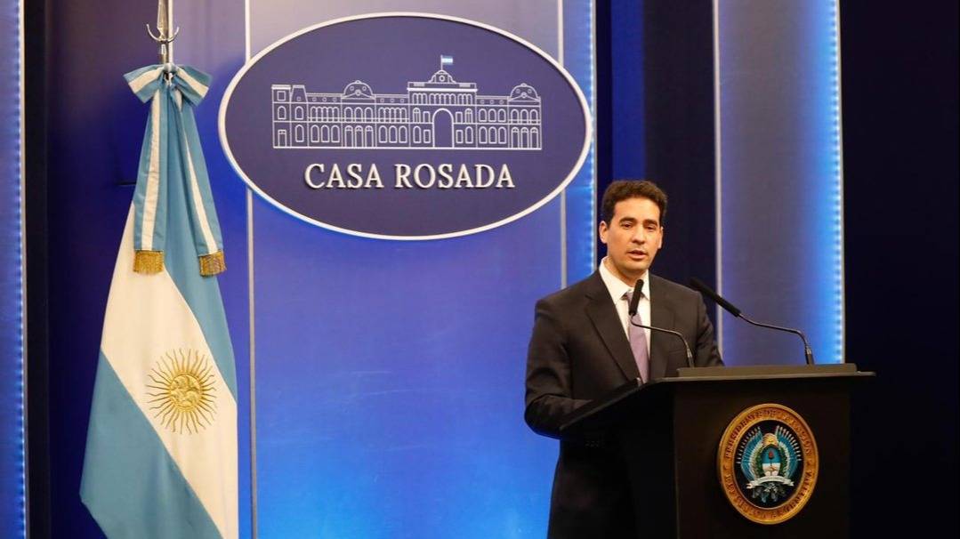 El Gobierno confirmó que Adorni mantiene la custodia por “cuestiones de seguridad”