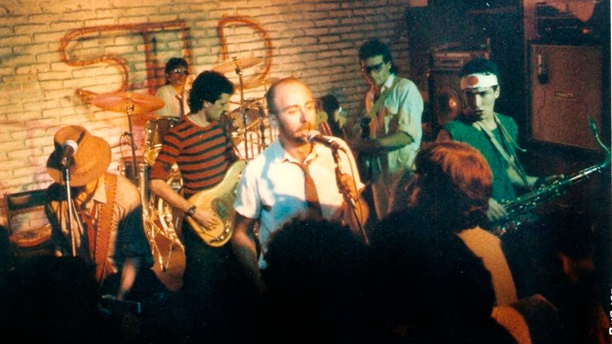 Escuchar Oktubre como en 1986: una invitación a volver al vinilo