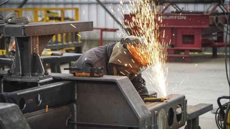 En mayo repuntó la construcción, mientras que la industria anotó una nueva caída