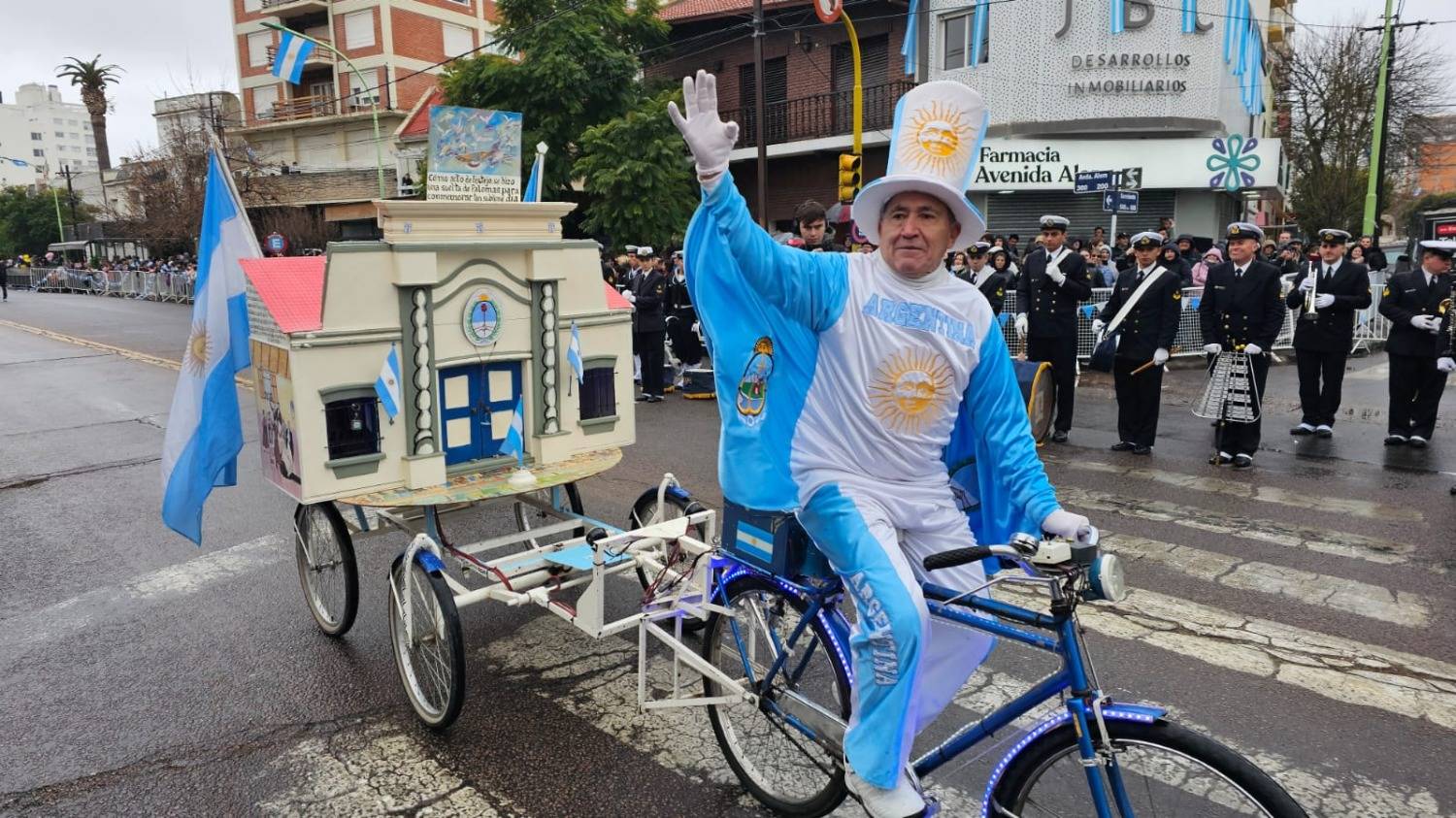 En imágenes: así se vivió el desfile por el Día de la Independencia en Bahía Blanca