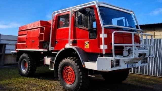 Caravana en Pehuen Co para recibir una nueva autobomba