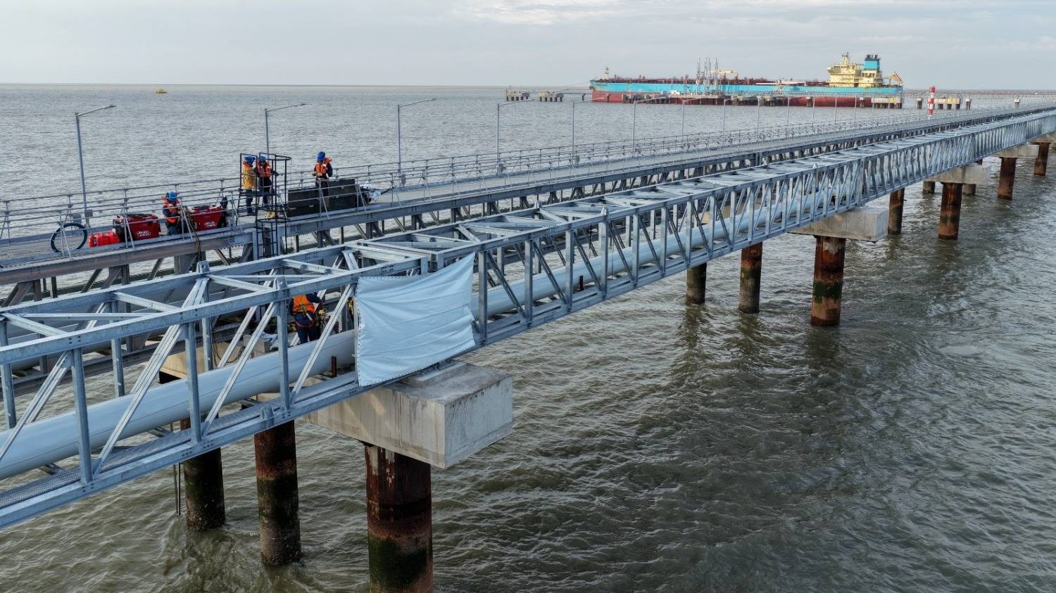 Avanza en Puerto Rosales la ampliación de un muelle estratégico  para Vaca Muerta