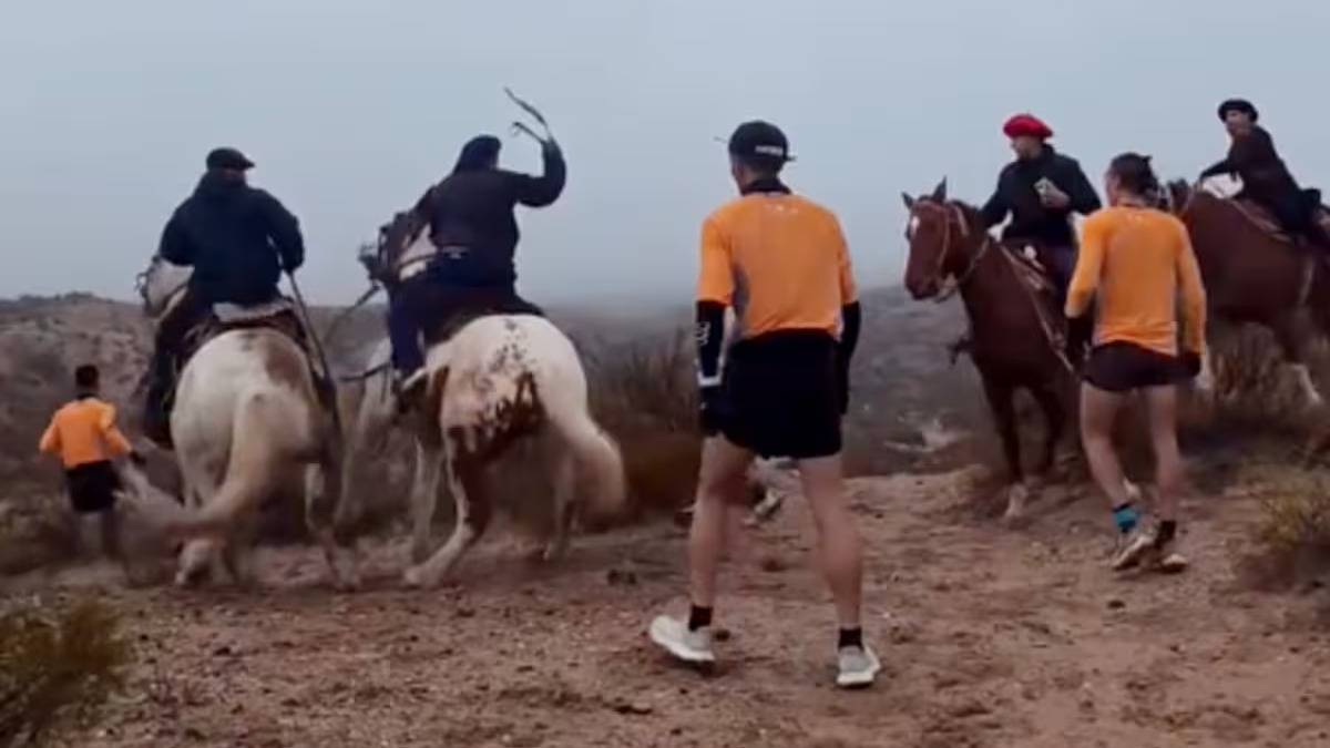 Escándalo en una tradicional carrera de Río Negro: jinetes agredieron a atletas en plena competencia