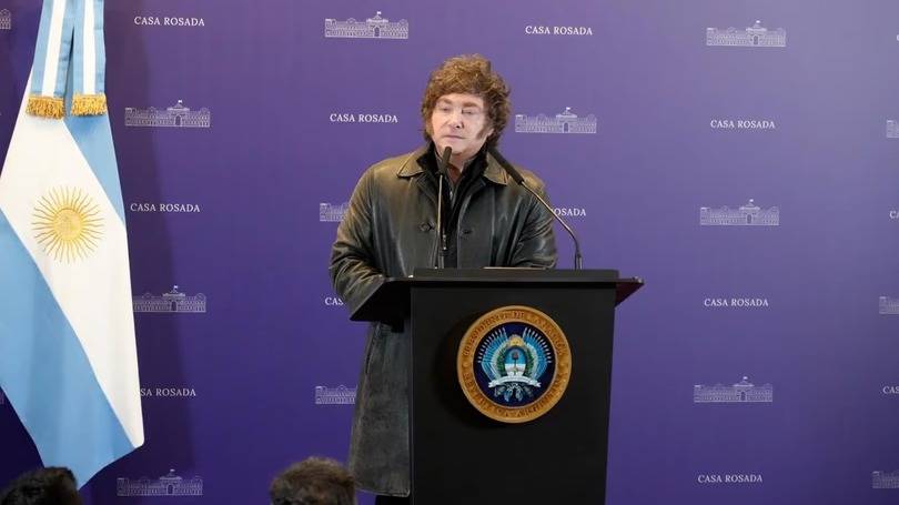 Milei recibe a legisladores en la Casa Rosada: busca una reforma clave en el Banco Central