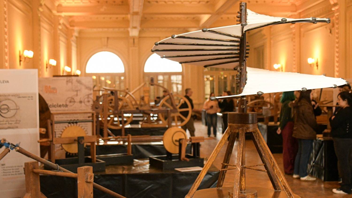 El genio de Leonardo da Vinci levanta vuelo en el club Argentino