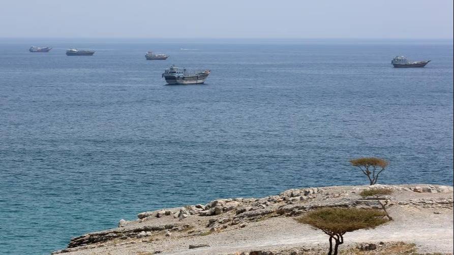 Irán lanzó misiles contra buques petroleros de Emiratos Árabes en el estrecho de Ormuz: un muerto