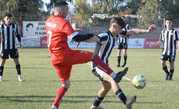 La final entre Huracán y Liniers irá el domingo, a las 11