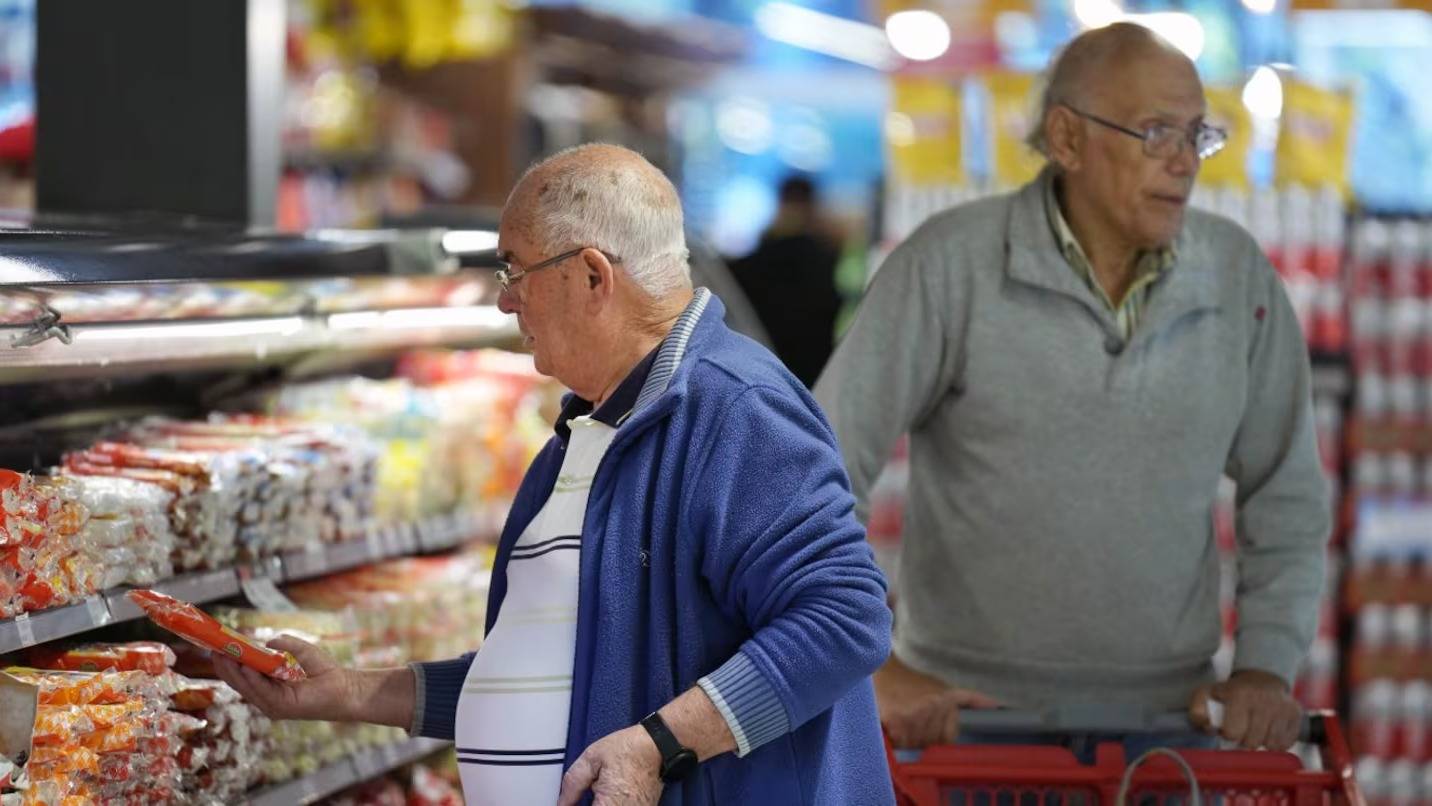Cuánto aumentarán las jubilaciones, la AUH y otras asignaciones en agosto