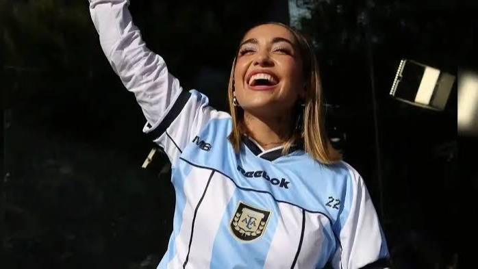María Becerra será la encargada de cantar el himno argentino en la final ante España