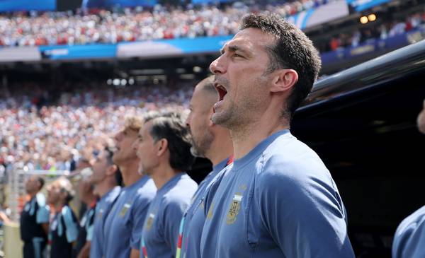 Scaloni, algo más calmo, habló sobre su continuidad: "Hasta diciembre y después seguramente corte"