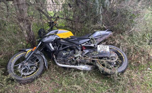 Una moto robada fue encontrada entre los pastizales del Parque Independencia