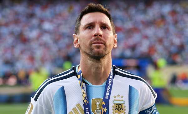 Messi llega hoy a Rosario tras la final del Mundial y crecen las dudas sobre su futuro en la Selección
