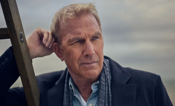 Una mujer fue estafada por un falso Kevin Costner: dijo que mantuvieron una relación durante meses