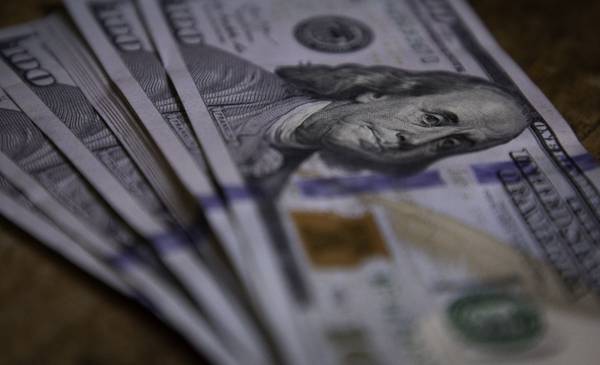 El dólar cerró con leves variaciones este martes en Bahía Blanca