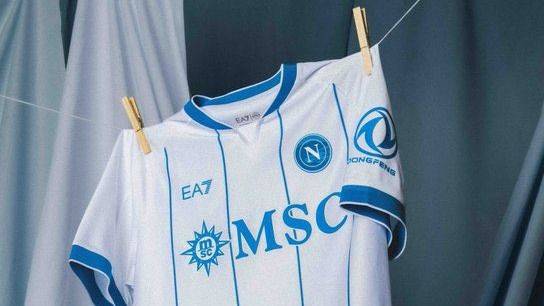 Napoli presentó su camiseta alternativa con un video filmado en Buenos Aires
