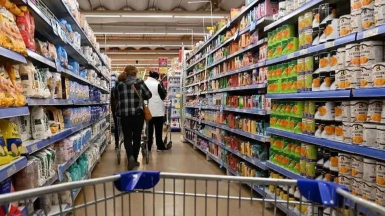 Ventas en supermercados: suba intermensual, caída interanual