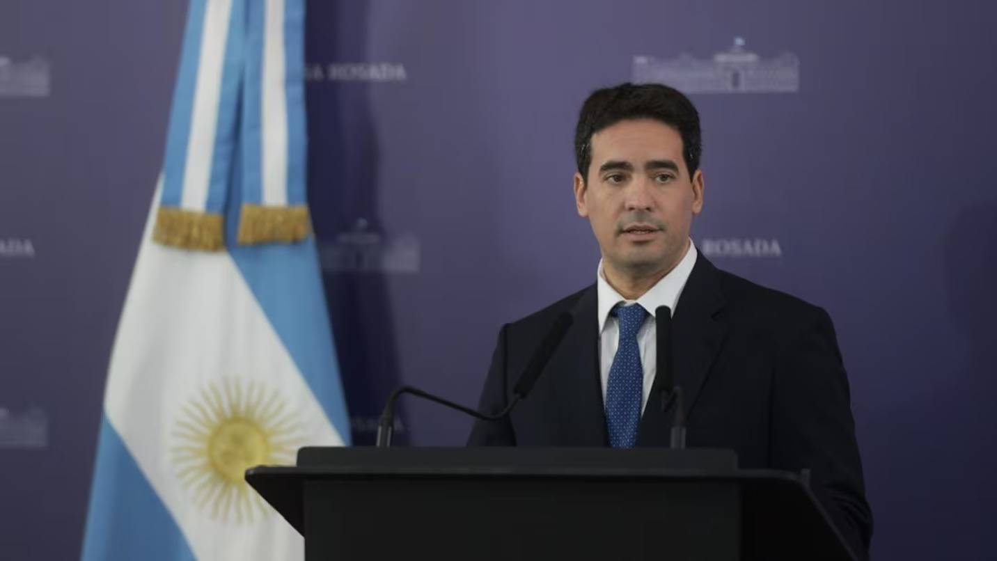 El vocero presidencial: “Que el dólar llegue a $1800 es una posibilidad en los próximos meses”