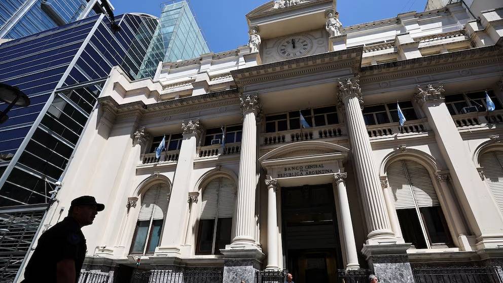 El Banco Central habilitó las cuentas sueldo en dólares