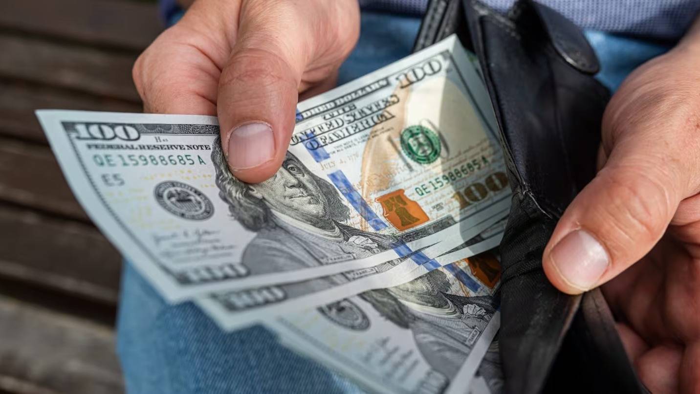Cuentas sueldo en dólares: cuáles son las claves de la medida y qué cambia para empresas y empleados