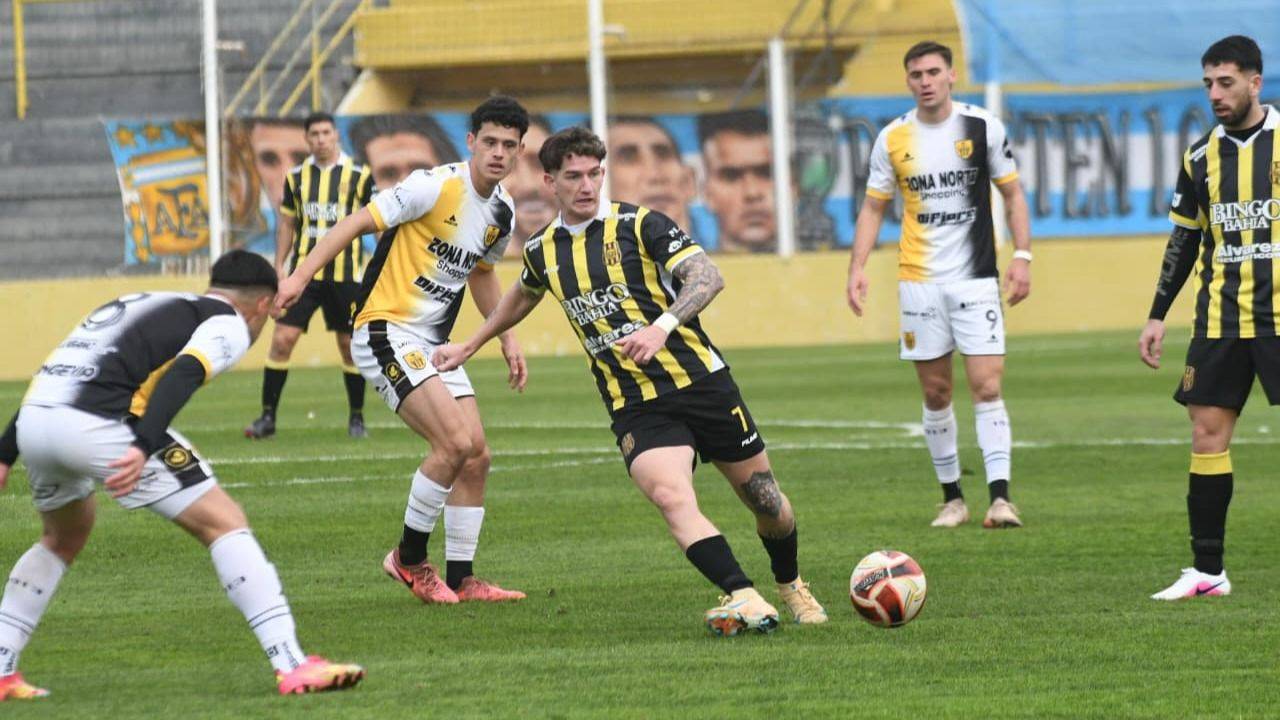 Segundo tiempo: Olimpo le gana 2-0 a Santamarina con golazo de media cancha de Braian Guille