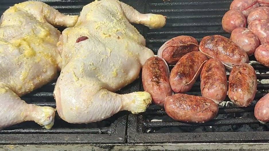 Varios intoxicados por consumir pollo y chorizos en un evento benéfico en Coronel Pringles
