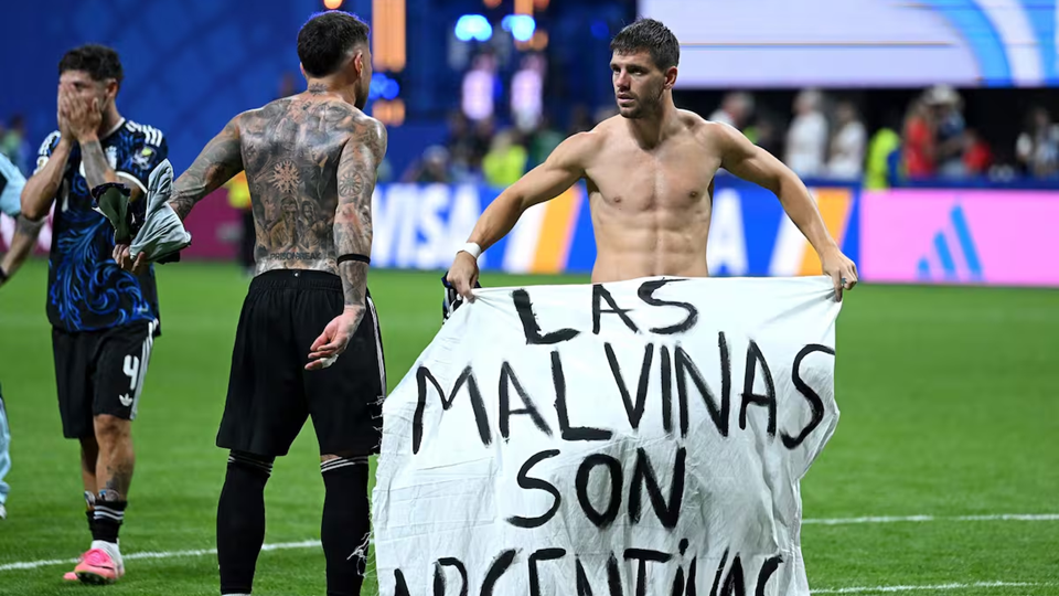 Las sanciones que podría recibir la selección argentina por la bandera de las Islas Malvinas