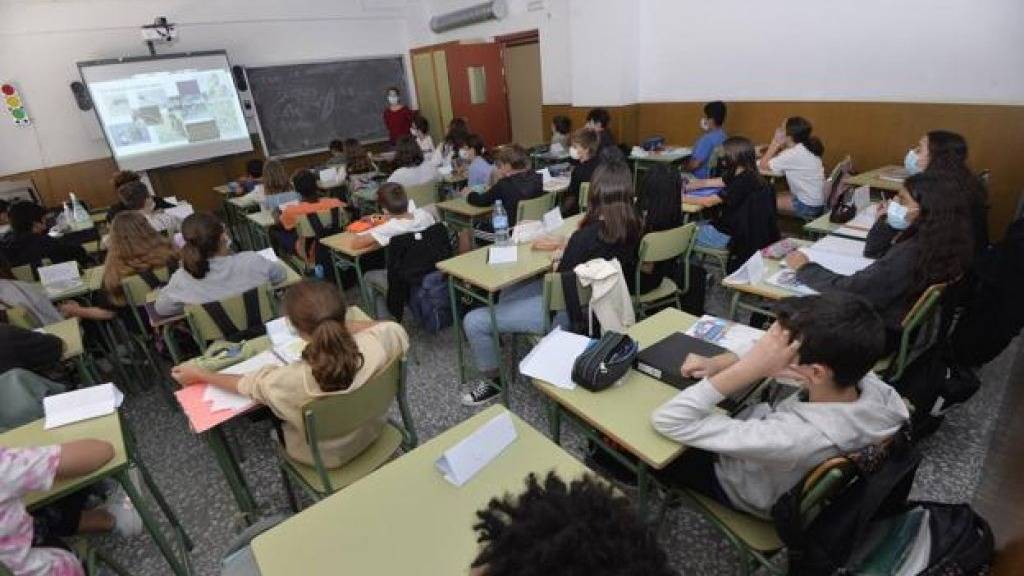 El 75 % de los estudiantes argentinos termina la secundaria: qué lugar ocupa el país en la región