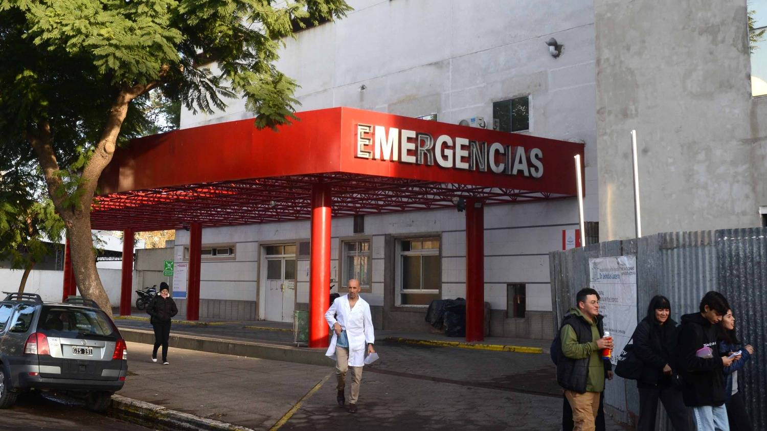 En medio de una difícil recuperación, piden ayuda para el hombre golpeado en el Club Universitario