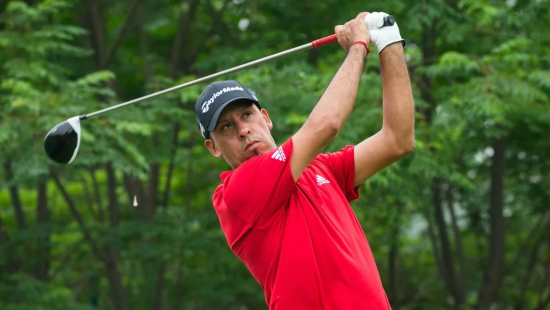 Golf: el bahiense Carballo completó otro buen trabajo y mañana batallará por una medalla