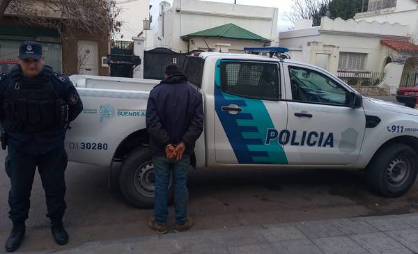 Arrestado por la policía tras agredir a una mujer en un colectivo - La ...