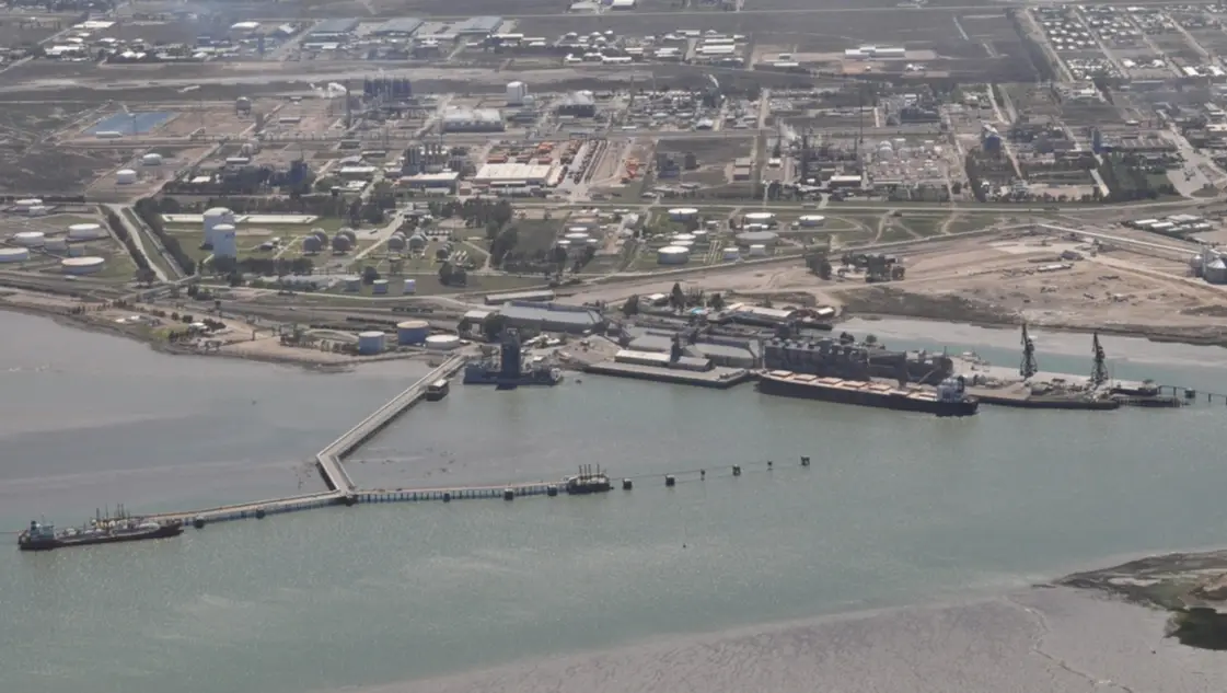 Bahía Blanca crece como puerto de salida para el crudo neuquino