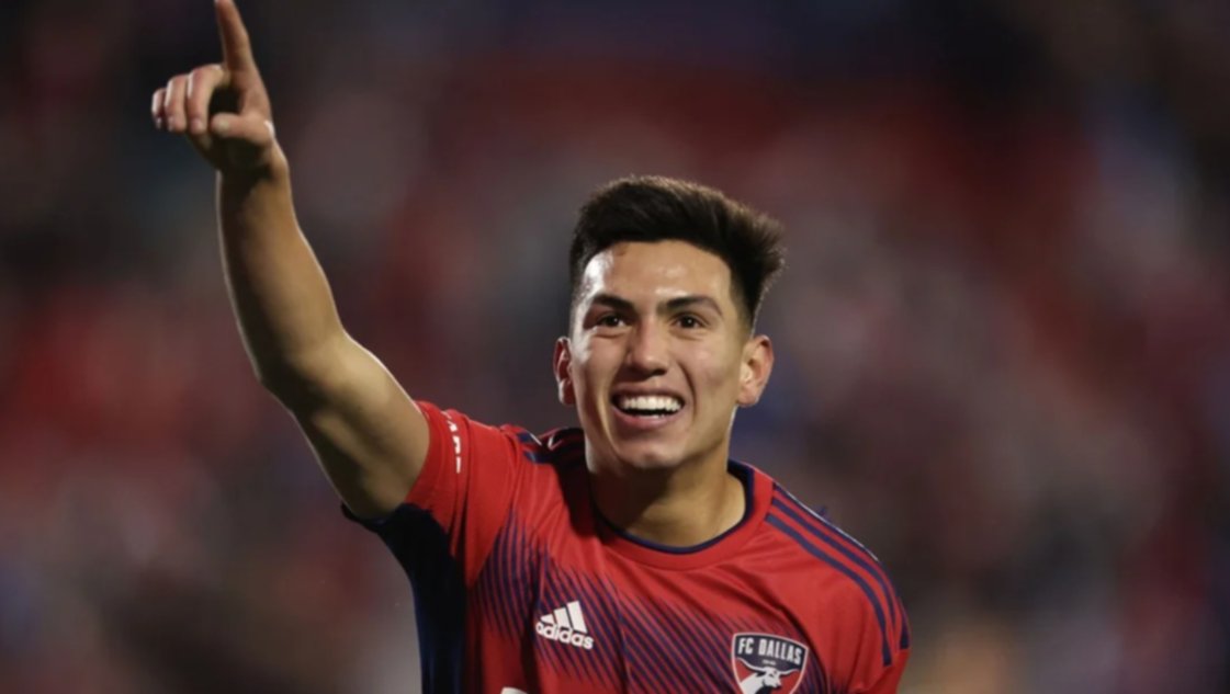 Boca avanza a paso firme por el atacante Alan Velasco Boca avanza a paso firme por el atacante Alan Velasco