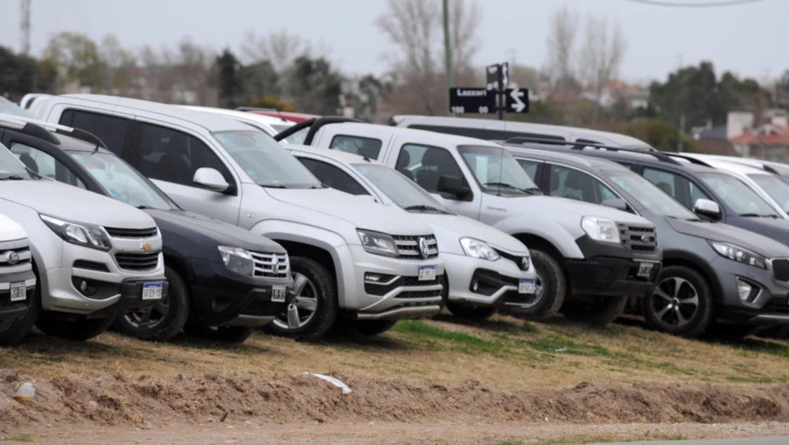 El Gobierno reducirá impuestos para los trámites de compra y venta de autos El Gobierno reducirá impuestos para los trámites de compra y venta de autos