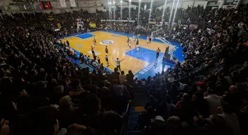 En imágenes: un Casanova a pleno disfrutó del cuarto punto de la final entre Napostá y Olimpo